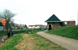 helo_5_6_24.jpg (24163 bytes)